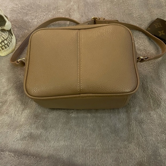 New La château beige cross body camera bag. - Picture 4 of 10